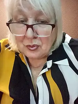 Snapshot of Alexia64231 chatting on November 19, 3:45 pm Alexia64231 online show from November 19, 3:45 pm