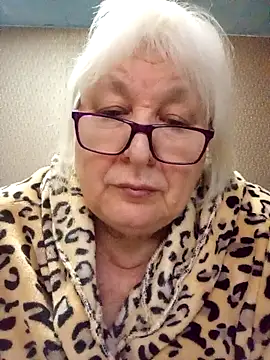 Snapshot of Alexia64231 chatting on November 30, 2:01 am Alexia64231 online show from November 30, 2:01 am