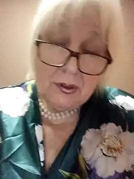 Snapshot of Alexia64231 chatting on November 7, 4:39 am Alexia64231 online show from November 7, 4:39 am