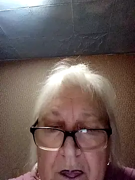 Snapshot of Alexia64231 chatting on November 13, 8:24 pm Alexia64231 online show from November 13, 8:24 pm