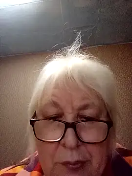 Snapshot of Alexia64231 chatting on November 20, 4:02 am Alexia64231 online show from November 20, 4:02 am