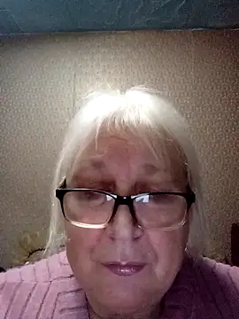 Snapshot of Alexia64231 chatting on November 12, 3:27 pm Alexia64231 online show from November 12, 3:27 pm