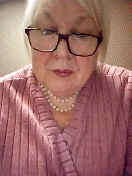 Snapshot of Alexia64231 chatting on November 9, 10:47 pm Alexia64231 online show from November 9, 10:47 pm