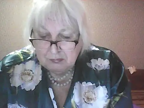 Snapshot of Alexia64231 chatting on October 20, 4:14 am Alexia64231 online show from October 20, 4:14 am