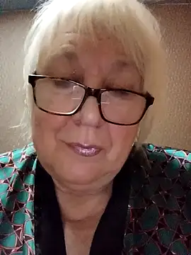 Snapshot of Alexia64231 chatting on November 3, 9:18 pm Alexia64231 online show from November 3, 9:18 pm