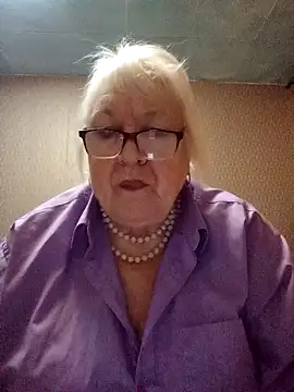 Snapshot of Alexia64231 chatting on October 31, 3:14 am Alexia64231 online show from October 31, 3:14 am