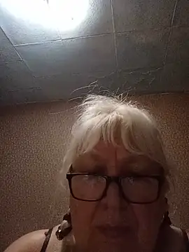 Snapshot of Alexia64231 chatting on July 10, 2:11 am Alexia64231 online show from July 10, 2:11 am