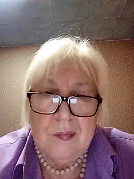 Snapshot of Alexia64231 chatting on November 6, 4:05 am Alexia64231 online show from November 6, 4:05 am