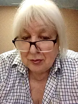 Snapshot of Alexia64231 chatting on November 25, 4:02 am Alexia64231 online show from November 25, 4:02 am