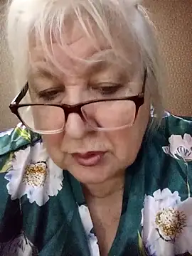 Snapshot of Alexia64231 chatting on November 23, 1:59 am Alexia64231 online show from November 23, 1:59 am