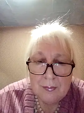 Snapshot of Alexia64231 chatting on November 7, 4:44 pm Alexia64231 online show from November 7, 4:44 pm