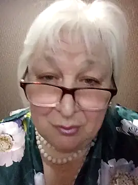 Snapshot of Alexia64231 chatting on November 17, 7:18 pm Alexia64231 online show from November 17, 7:18 pm