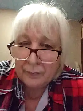 Snapshot of Alexia64231 chatting on November 18, 7:28 pm Alexia64231 online show from November 18, 7:28 pm