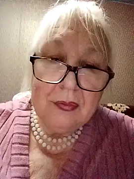 Snapshot of Alexia64231 chatting on November 15, 1:31 am Alexia64231 online show from November 15, 1:31 am