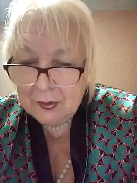 Snapshot of Alexia64231 chatting on November 1, 3:35 am Alexia64231 online show from November 1, 3:35 am