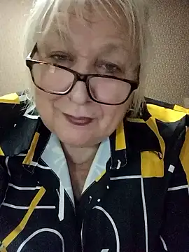 Snapshot of Alexia64231 chatting on November 13, 3:32 am Alexia64231 online show from November 13, 3:32 am