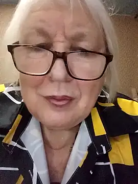 Snapshot of Alexia64231 chatting on November 12, 3:10 am Alexia64231 online show from November 12, 3:10 am