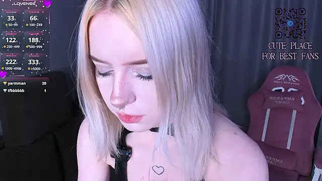 godlikegirlyy online show from March 17, 3:15 pm