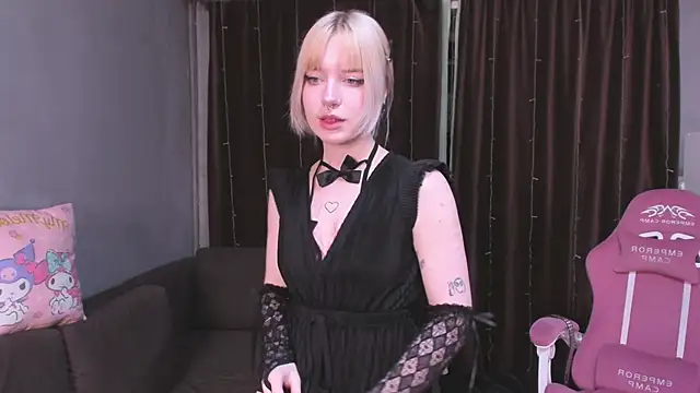 Snapshot of godlikegirlyy chatting on October 11, 3:35 pm godlikegirlyy online show from October 11, 3:35 pm