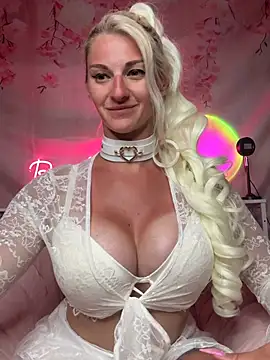 Snapshot of Barbie-Pink chatting on July 1, 3:34 pm Barbie-Pink online show from July 1, 3:34 pm