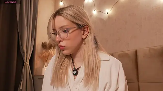 peachii meow online show from July 12, 4:19 pm