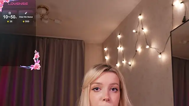 peachii meow online show from March 16, 6:10 pm