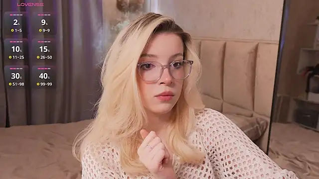 Snapshot of peachii_meow chatting on May 4, 3:15 pm peachii meow online show from May 4, 3:15 pm