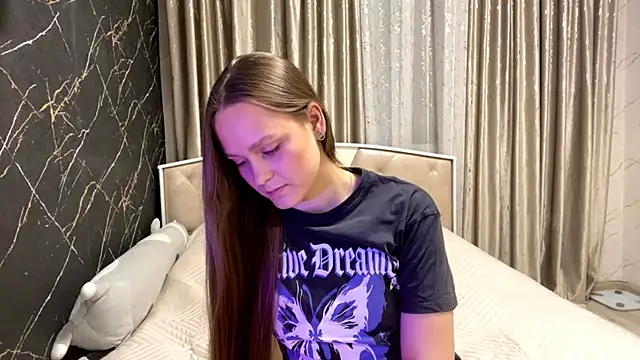 Snapshot of SoSweetGirl chatting on September 21, 6:02 pm SoSweetGirl online show from September 21, 6:02 pm