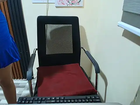 Snapshot of Sexy_clever18xx chatting on June 18, 1:59 am Sexy clever18xx online show from June 18, 1:59 am