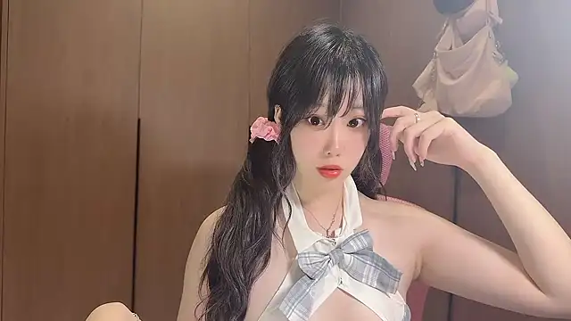 Snapshot of Lilium-520 chatting on October 26, 10:37 am Lilium-520 online show from October 26, 10:37 am