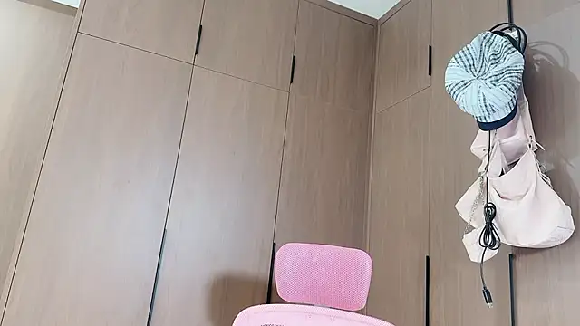 Snapshot of Lilium-520 chatting on December 1, 11:11 am Lilium-520 online show from December 1, 11:11 am