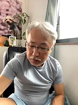 Snapshot of gholly2007 chatting on December 3, 2:23 am gholly2007 online show from December 3, 2:23 am