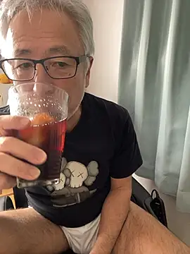 Snapshot of gholly2007 chatting on November 5, 2:14 am gholly2007 online show from November 5, 2:14 am