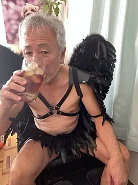 Snapshot of gholly2007 chatting on October 30, 2:32 am gholly2007 online show from October 30, 2:32 am