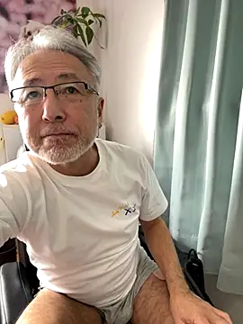 Snapshot of gholly2007 chatting on November 13, 2:26 am gholly2007 online show from November 13, 2:26 am