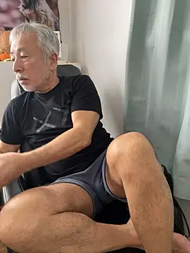 Snapshot of gholly2007 chatting on October 25, 2:33 am gholly2007 online show from October 25, 2:33 am