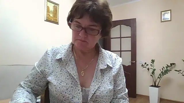 Snapshot of Galina56301 chatting on September 24, 6:03 pm Galina56301 online show from September 24, 6:03 pm