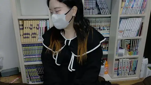 Snapshot of MIKE_chan chatting on March 4, 12:51 am MIKE chan online show from March 4, 12:51 am