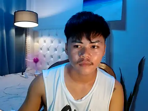 hot emman online show from April 2, 12:12 pm