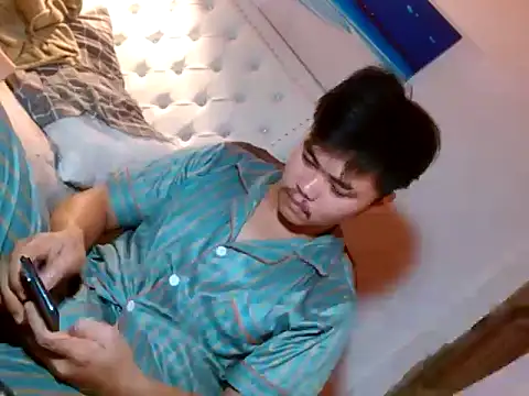 hot emman online show from April 9, 4:25 am