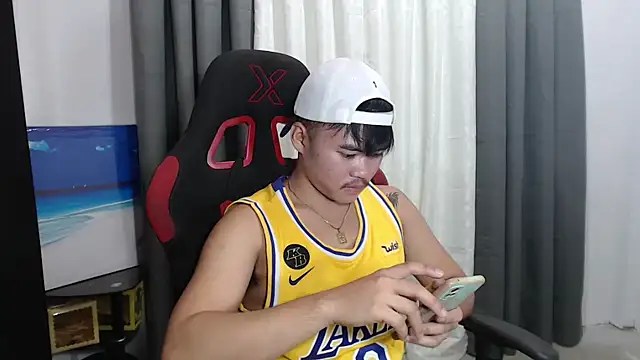 hot emman online show from September 18, 8:28 am