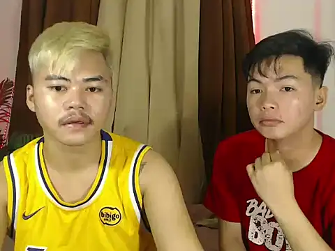 hot emman online show from April 23, 2:08 pm