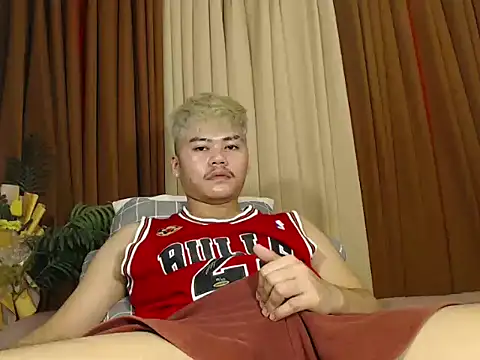hot emman online show from April 18, 9:11 am