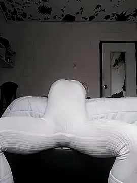 oxxy jean online show from May 25, 3:55 pm