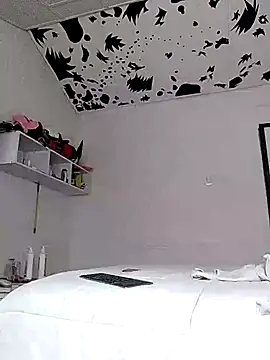 oxxy jean online show from February 3, 11:59 am