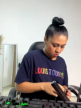 LuluMonroe Eup online show from November 5, 3:31 am