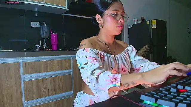 LuluMonroe Eup online show from May 26, 2:20 am