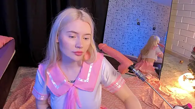 Snapshot of Lillie_Berry chatting on February 4, 4:51 am Lillie Berry online show from February 4, 4:51 am