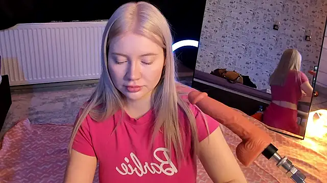 Lillie Berry online show from January 13, 4:49 am