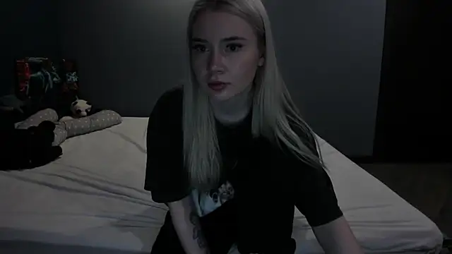 Lillie Berry online show from May 30, 4:30 am